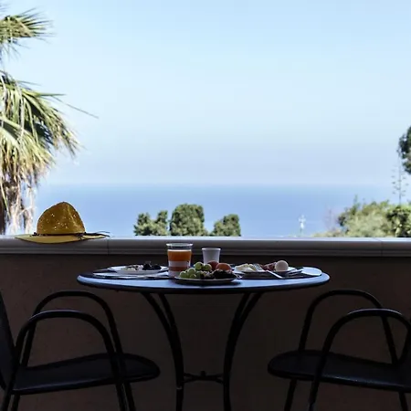 Couette-café Orchidea 4*