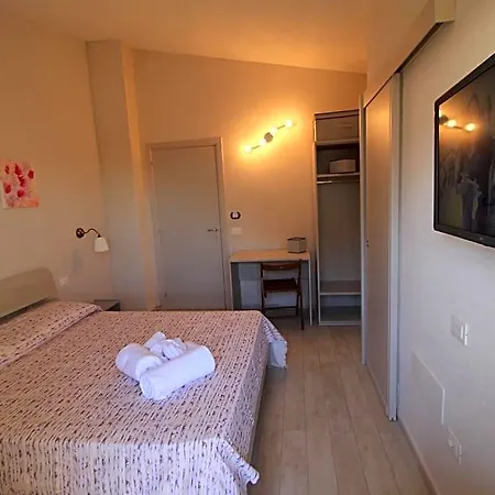 Orchidea Oda ve Kahvaltı 4*